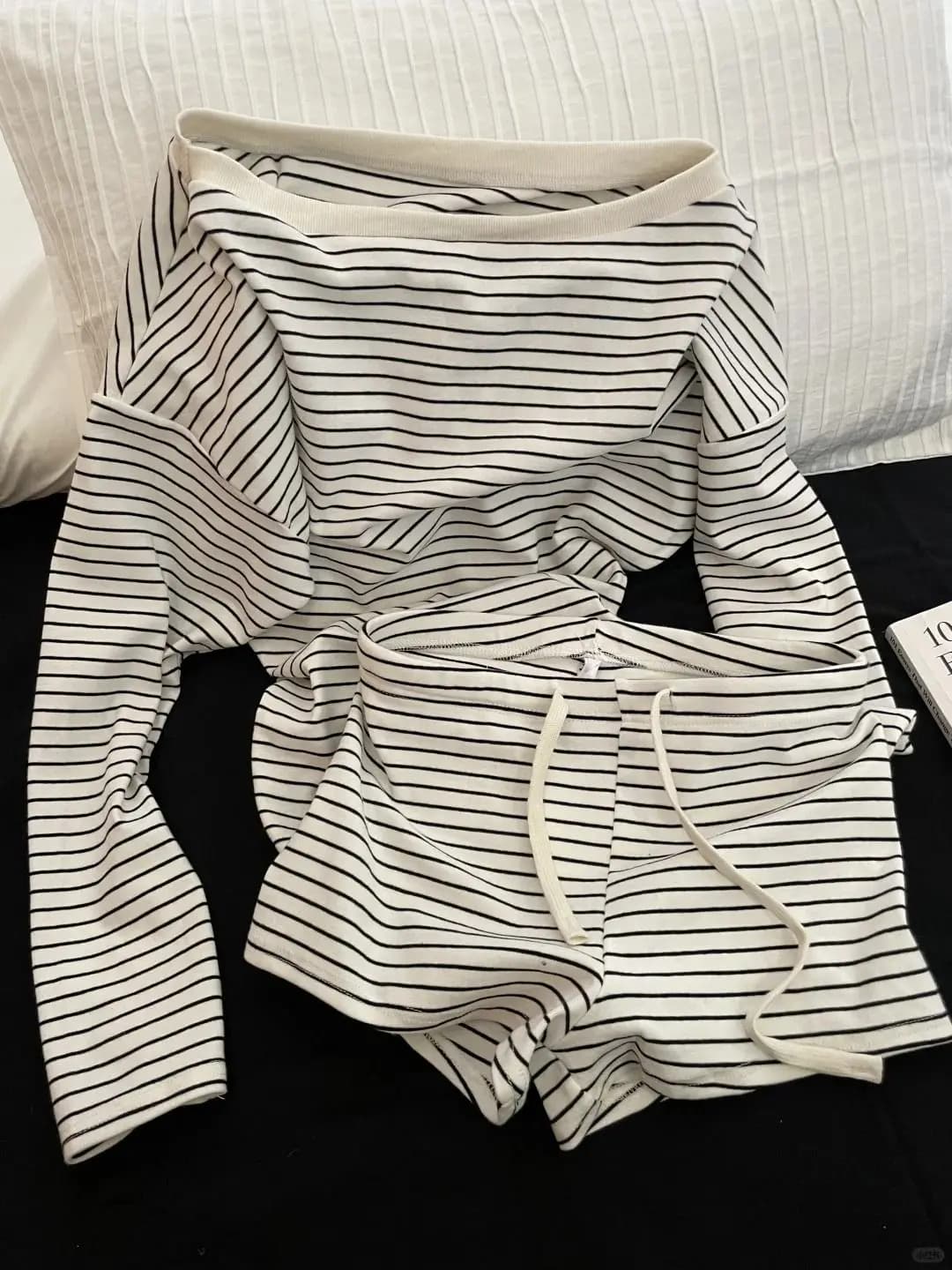 New 2025 Korean style long-sleeved pajamas with black and white stripes and off-the-shoulder shorts for women home wear set