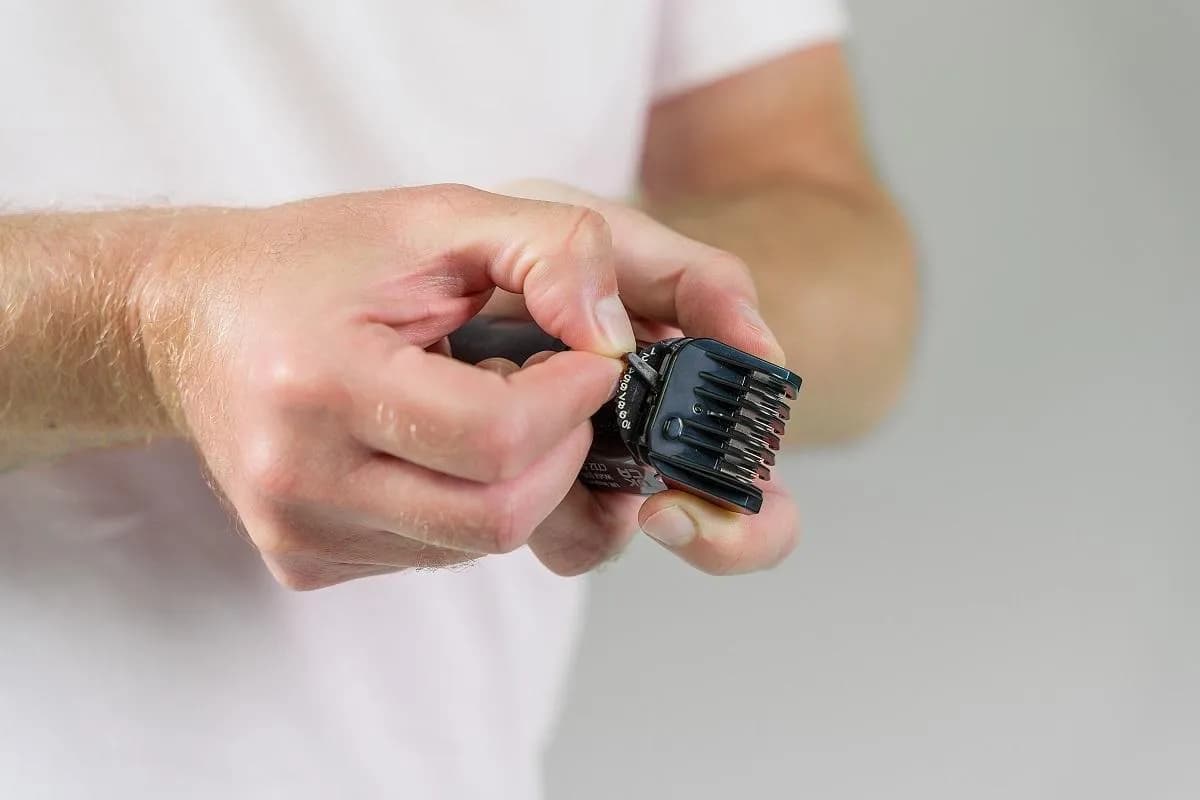 Wahl Extreme Grip Advanced 09893.0460 -monitoimitrimmeri, musta/harmaa view 2
