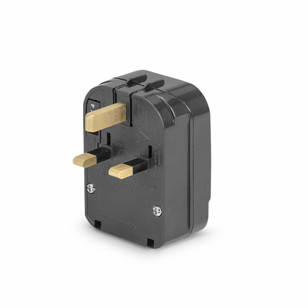 EU-matka-adapteri Iso-Britanniaan (230V)