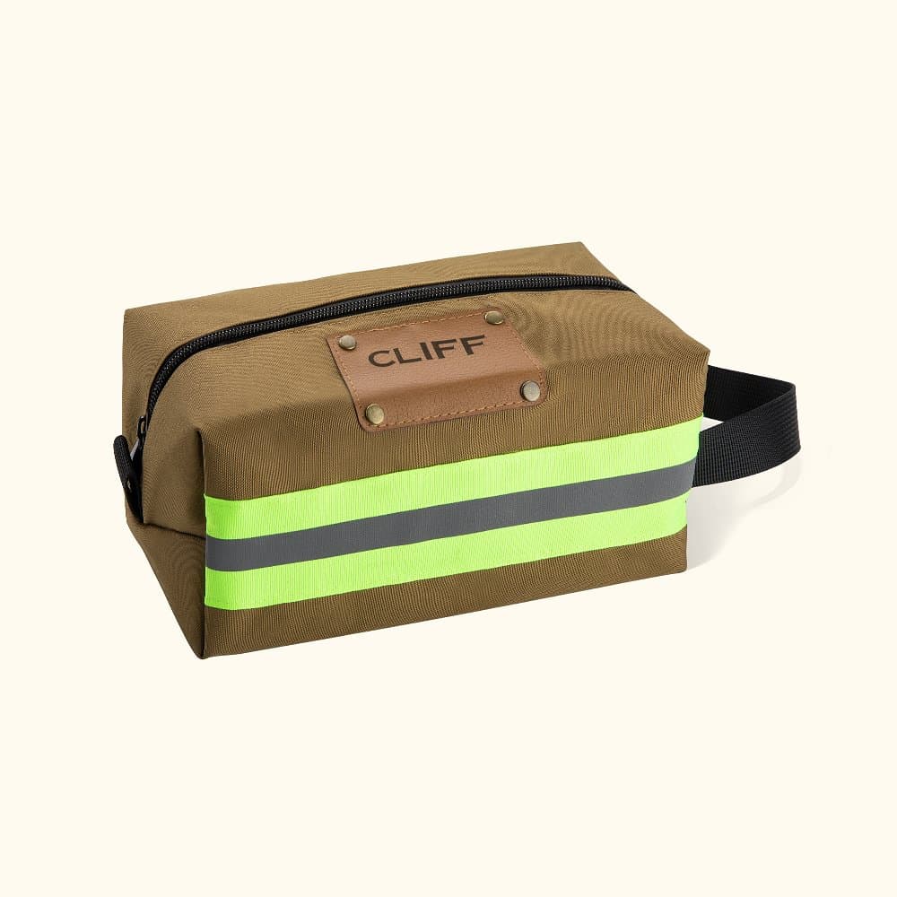 Henkilökohtainen Heijastava Bunker Gear Style Palomies WC-laukku tekstillä Suuri kapasiteetti Vedenpitävä Travel Accessory Isänpäivä lahja