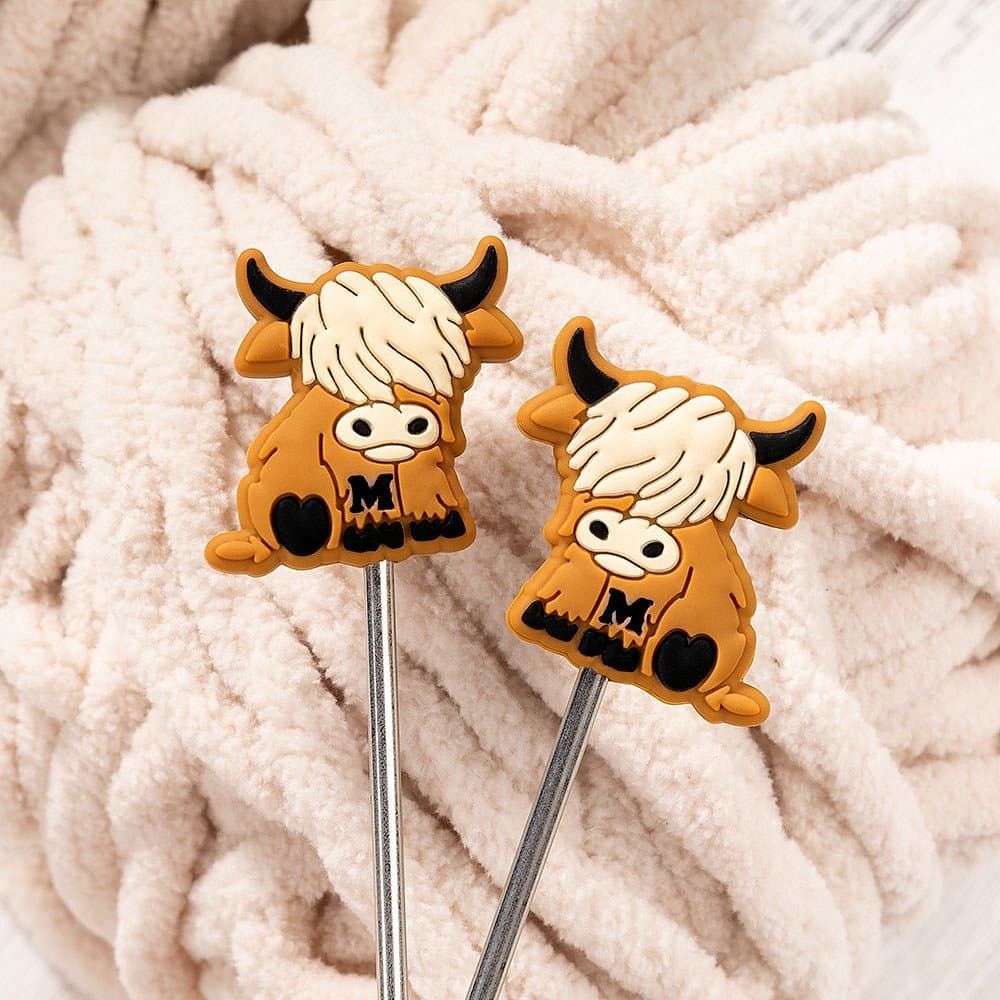 Henkilökohtainen Highland Cow Silikoni neulominen neulan tulpat kohta suojat Initial Set of 2 syntymäpäivälahja neulominen Crochet ystäville