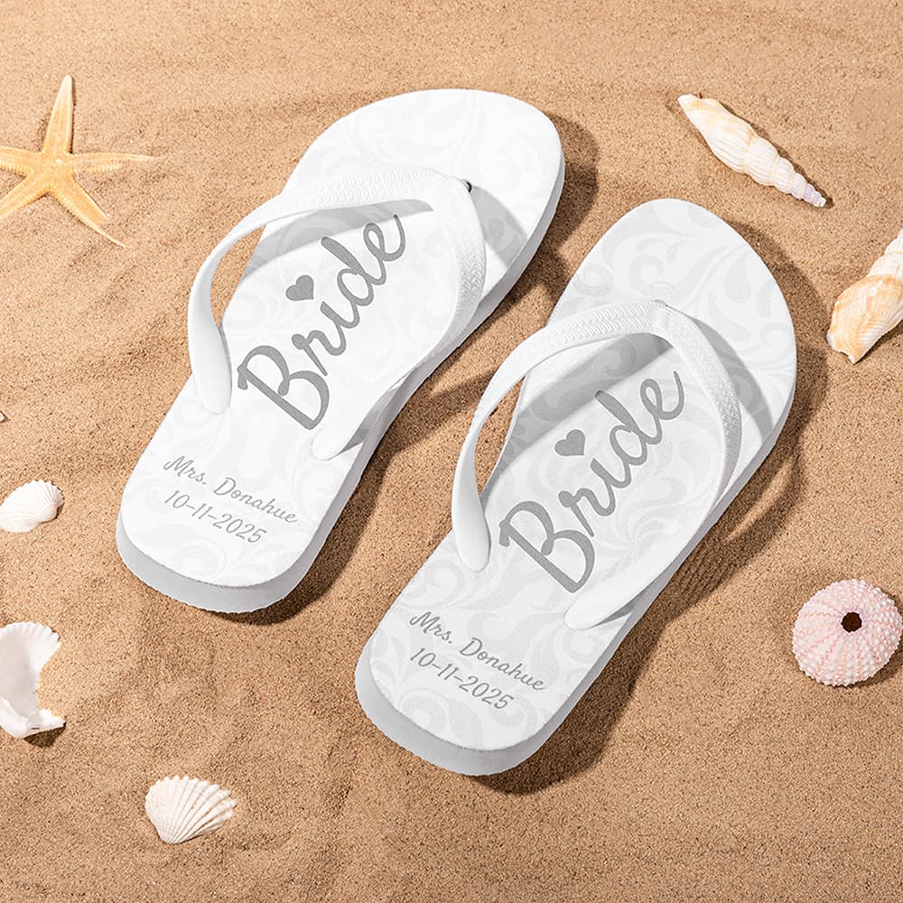 Henkilökohtainen Rakkaus Heart Damask Bride Flip Flops teksteillä ja Ivory kumipohjat Häät Beach Honeymoon lahja morsiamelle