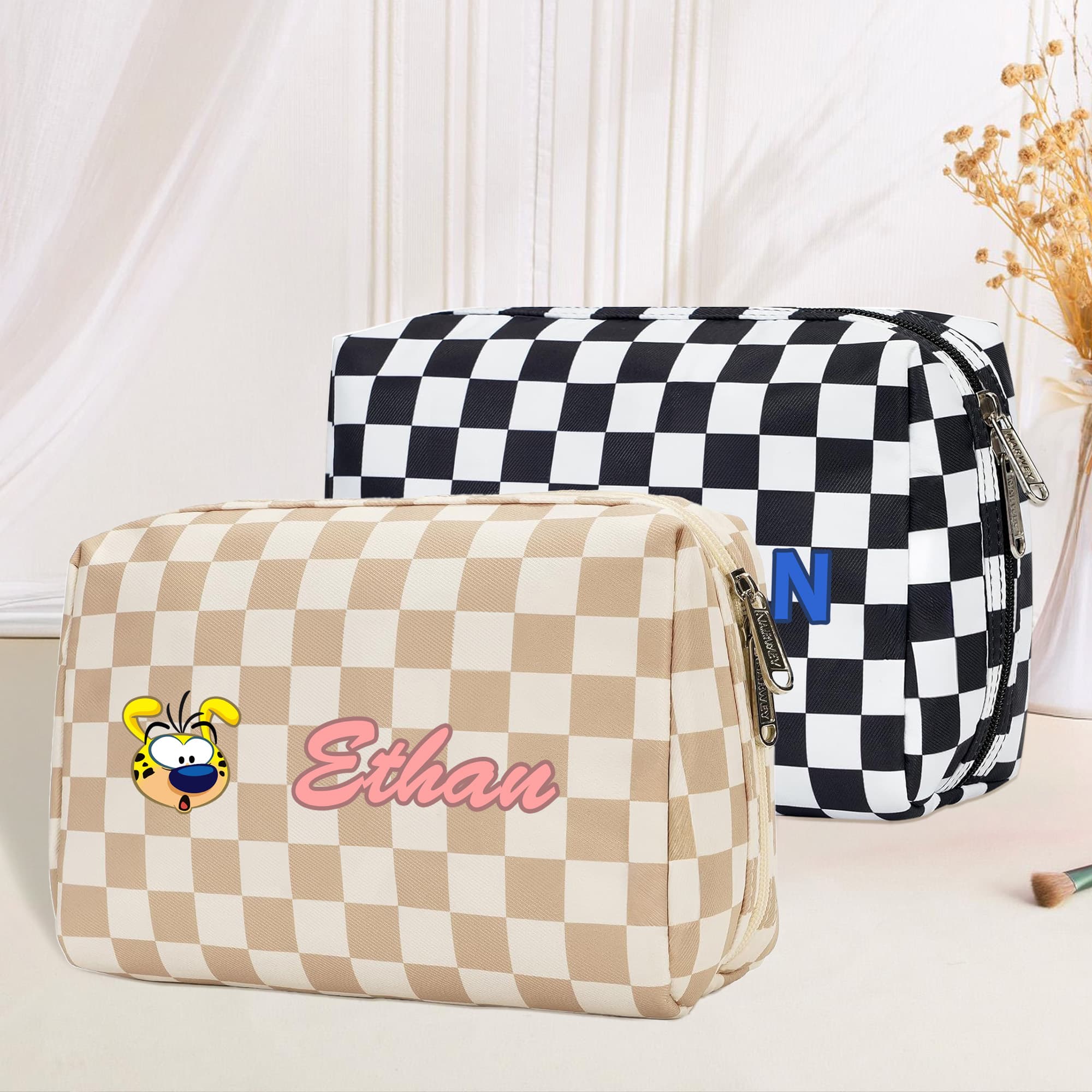 Henkilökohtainen Cartoon Söpö Marsupilami Checkerboard Makeup Bag nimi Travel Essential syntymäpäivälahja naisille | Callie × Marsupilami®