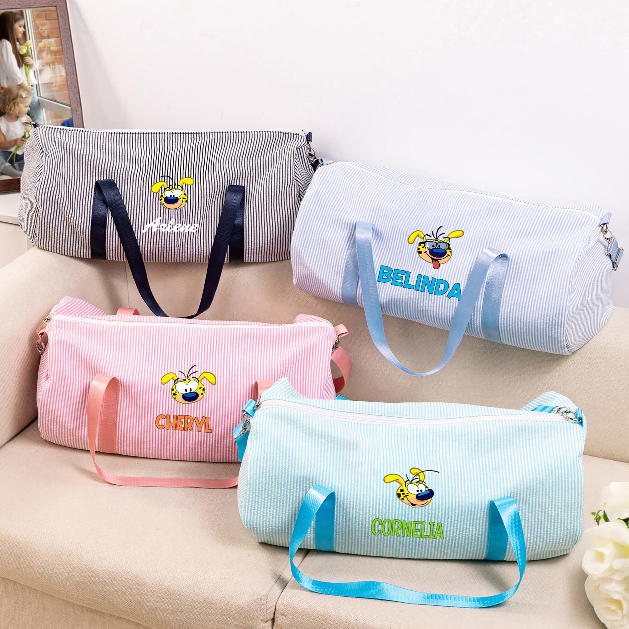 Henkilökohtainen Marsupilami raidallinen matkalaukku nimellä ja olkahihnalla arkeen syntymäpäivälahja perheelle | Callie × Marsupilami®