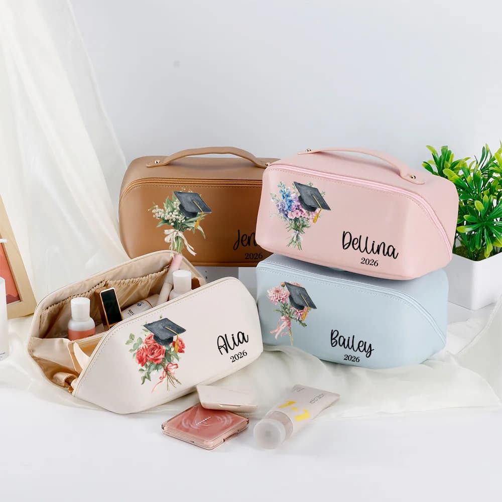 Henkilökohtainen Syntymä Kukka Valmistuminen Cap PU Nahka Laaja Avoin Makeup Bag nimi Valmistuminen Travel Essentials lahja valmistuneille