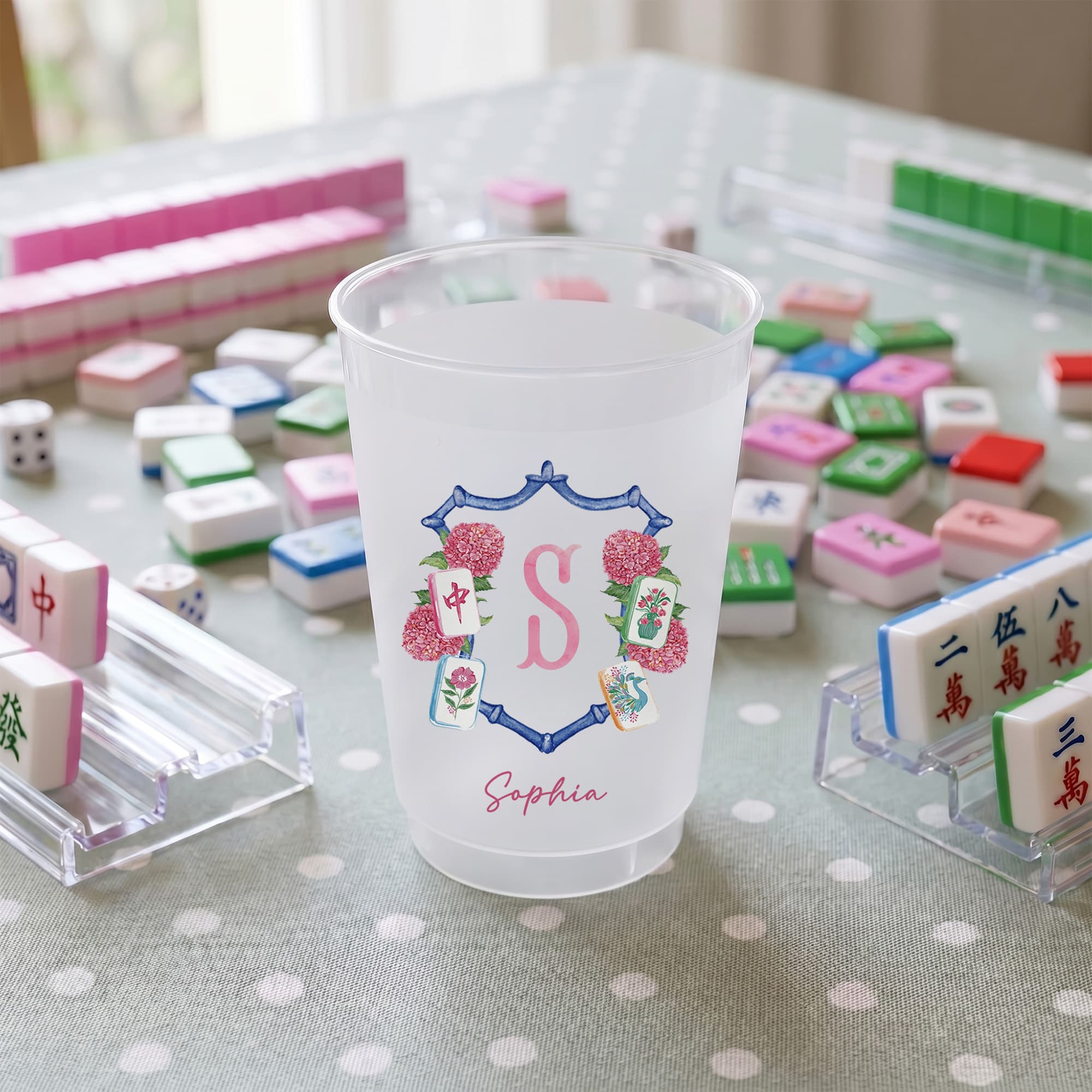 Henkilökohtainen Mahjong Teema Vaaleanpunainen Hydrangea Huurteinen Muovikuppi Initial ja nimi Mahjong Club Syntymäpäivälahja Preppy Girl Mahjong