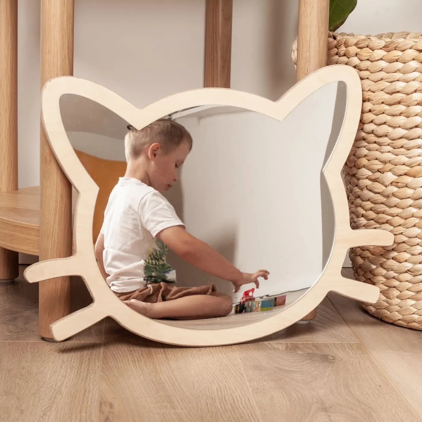 Kissapeili puukehyksellä, koko L Peltes