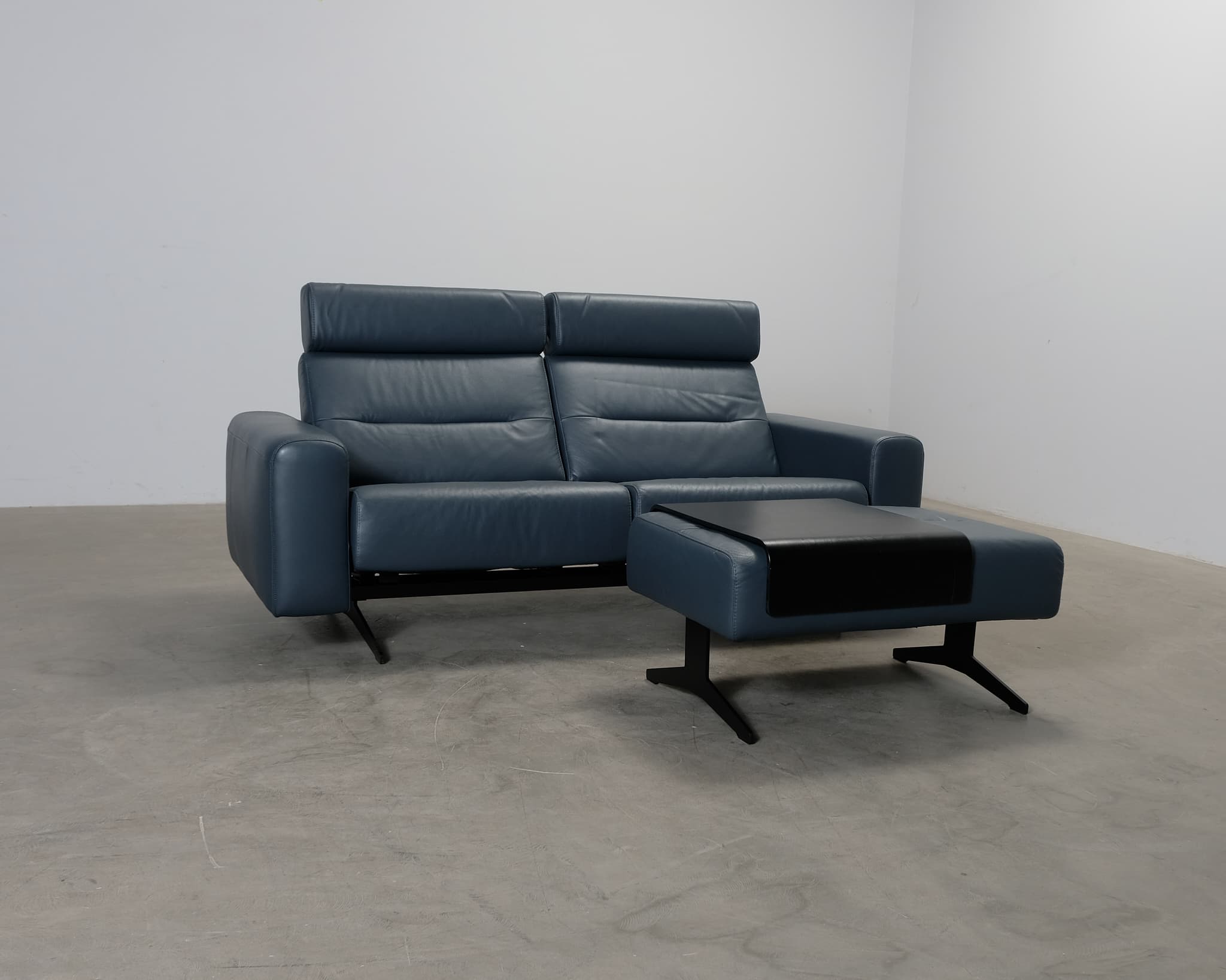 Stressless Stella 2,5-istuttava nahkasohva rahilla view 2
