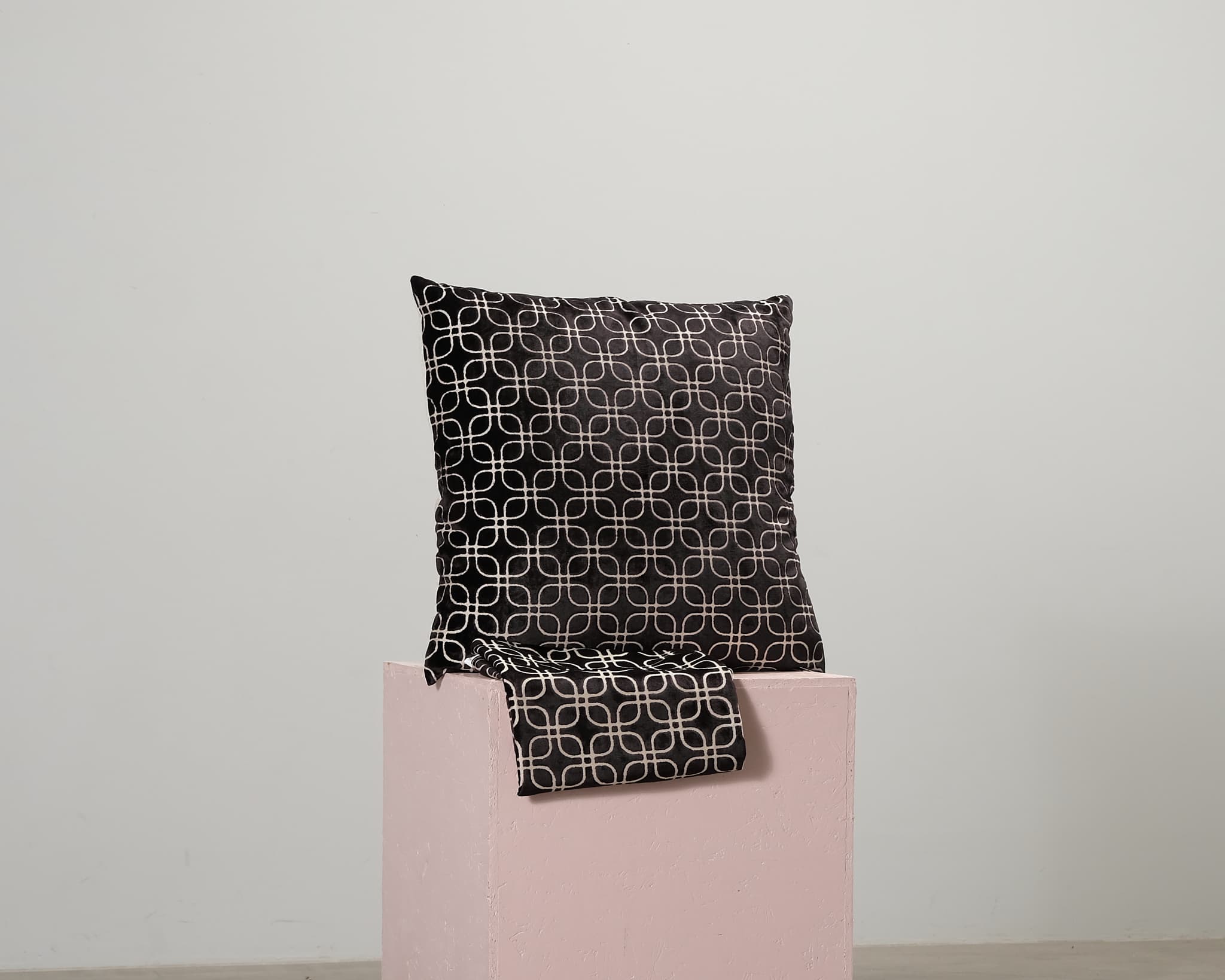 Mio Sixty tyynynpäällinen 60 x 60 cm musta, 2 kpl setti view 2