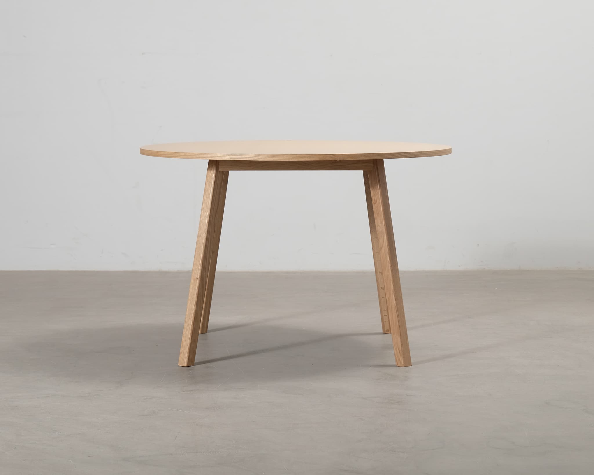Hübsch Ground pöytä ø 115 cm tammi