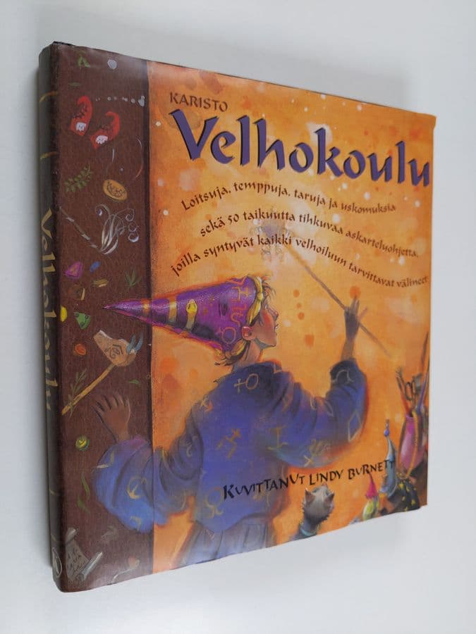 Janice Eaton Kilby : Velhokoulu : loitsuja, temppuja, taruja ja uskomuksia sekä 50 taikuutta tihkuvaa askarteluohjetta, joilla syntyvät kaikki ...