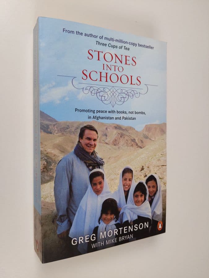 Greg Mortenson : Stones Into Schools