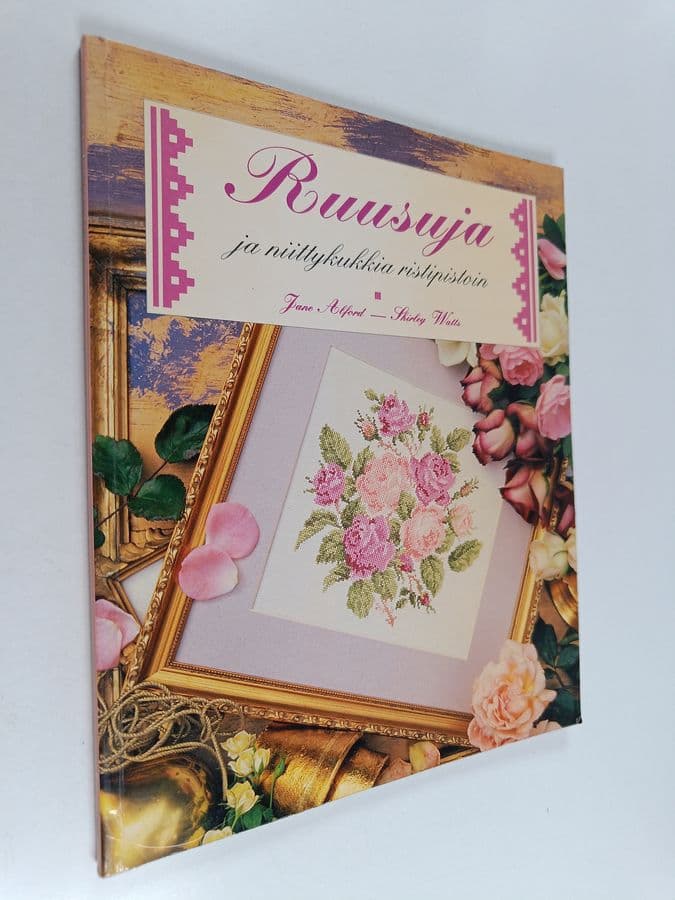 Jane Alford ym. : Ruusuja ja niittykukkia ristipistoin