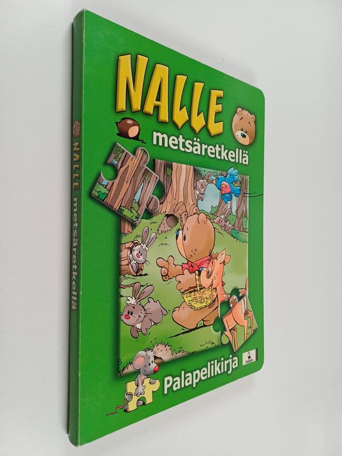 Jan Ivens : Nalle metsäretkellä : palapelikirja