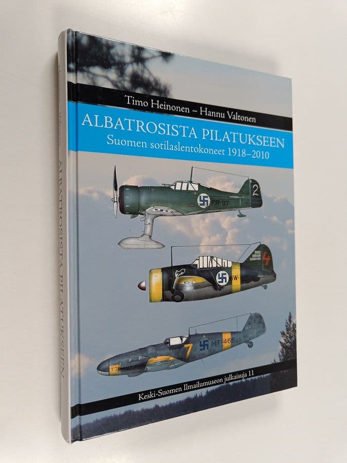 Hannu Valtonen ym. : Albatrosista Pilatukseen - Suomen sotilaslentokoneet 1918-2010