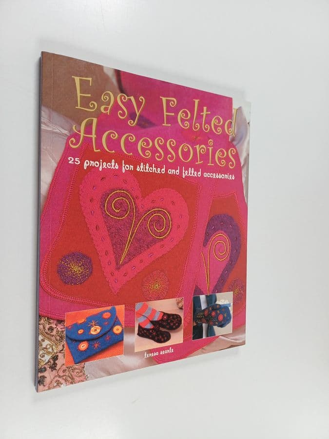 Teresa Searle : Easy felted accessories : 25 projects for stiched and felted accessories