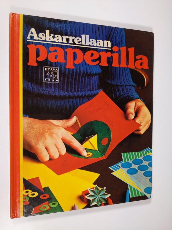 Carol Lawson : Askarrellaan paperilla