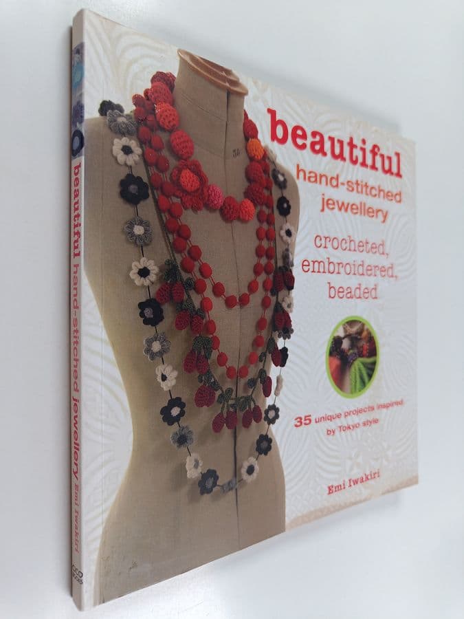 Emi Iwakiri : Beautiful hand-stitched jewellery : crocheted, embroidered, beaded : 35 unique projects inspired by Tokyo style