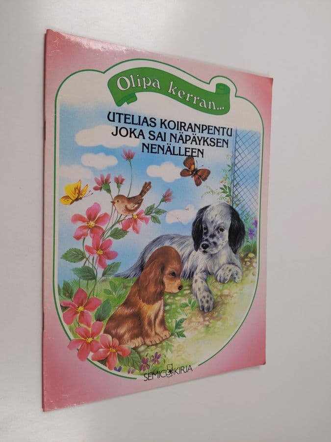Utelias koiranpentu joka sai näpäyksen nenälleen