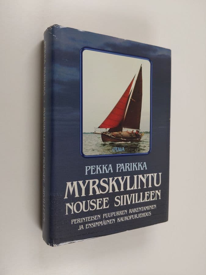 Pekka Parikka : Myrskylintu nousee siivilleen : perinteisen puupurren rakentaminen ja ensimmäinen kaukopurjehdus