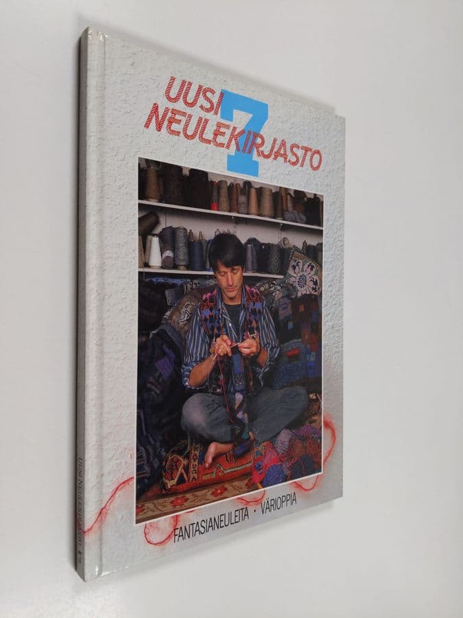 Uusi neulekirjasto 7 : Fantasianeuleita ; värioppia