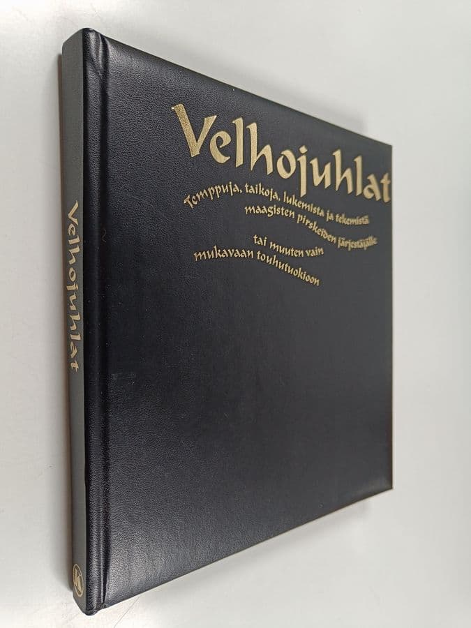 Janice Eaton Kilby : Velhojuhlat : temppuja, taikoja, lukemista ja tekemistä maagisten pirskeiden järjestäjälle tai muuten vain mukavaan ...