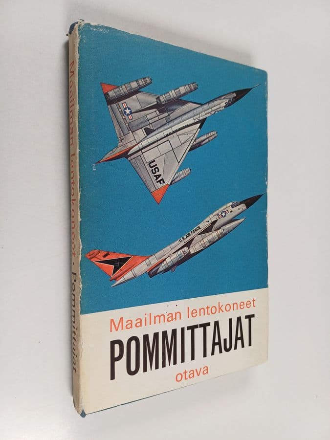 Kenneth Munson : Maailman lentokoneet : Pommittajat sekä partio- ja kuljetuskoneet