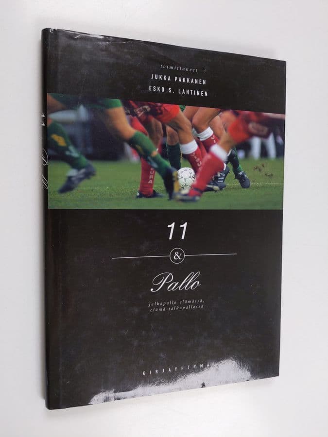 Jukka ym. Pakkanen : 11 & pallo : jalkapallo elämässä, elämä jalkapallossa