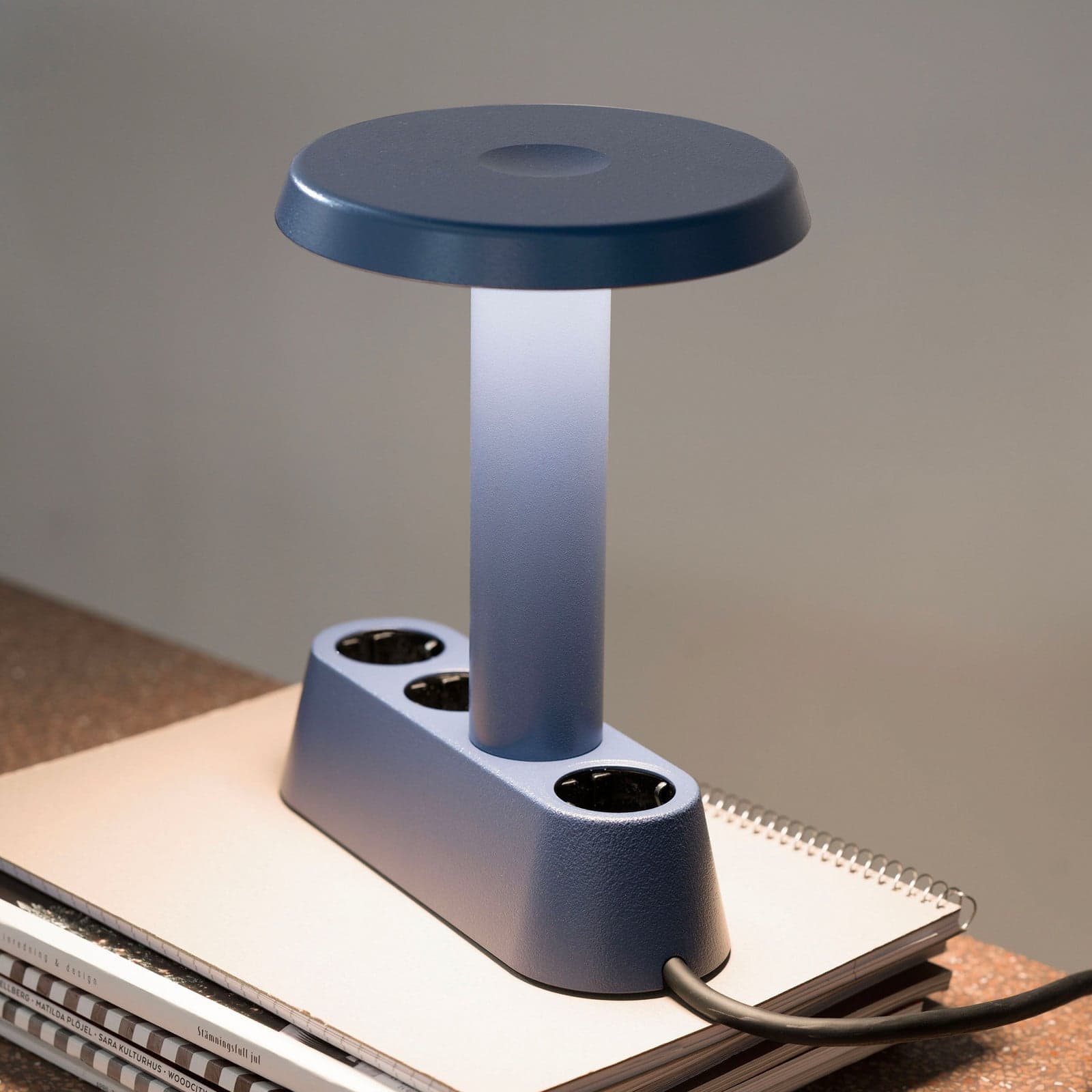 NOMAD LAMP 01 pöytälamppu, sininen, 19 cm – Forming Function NOMAD COLLECTION - Olohuone - Design - Alumiini - Yksilamppuinen