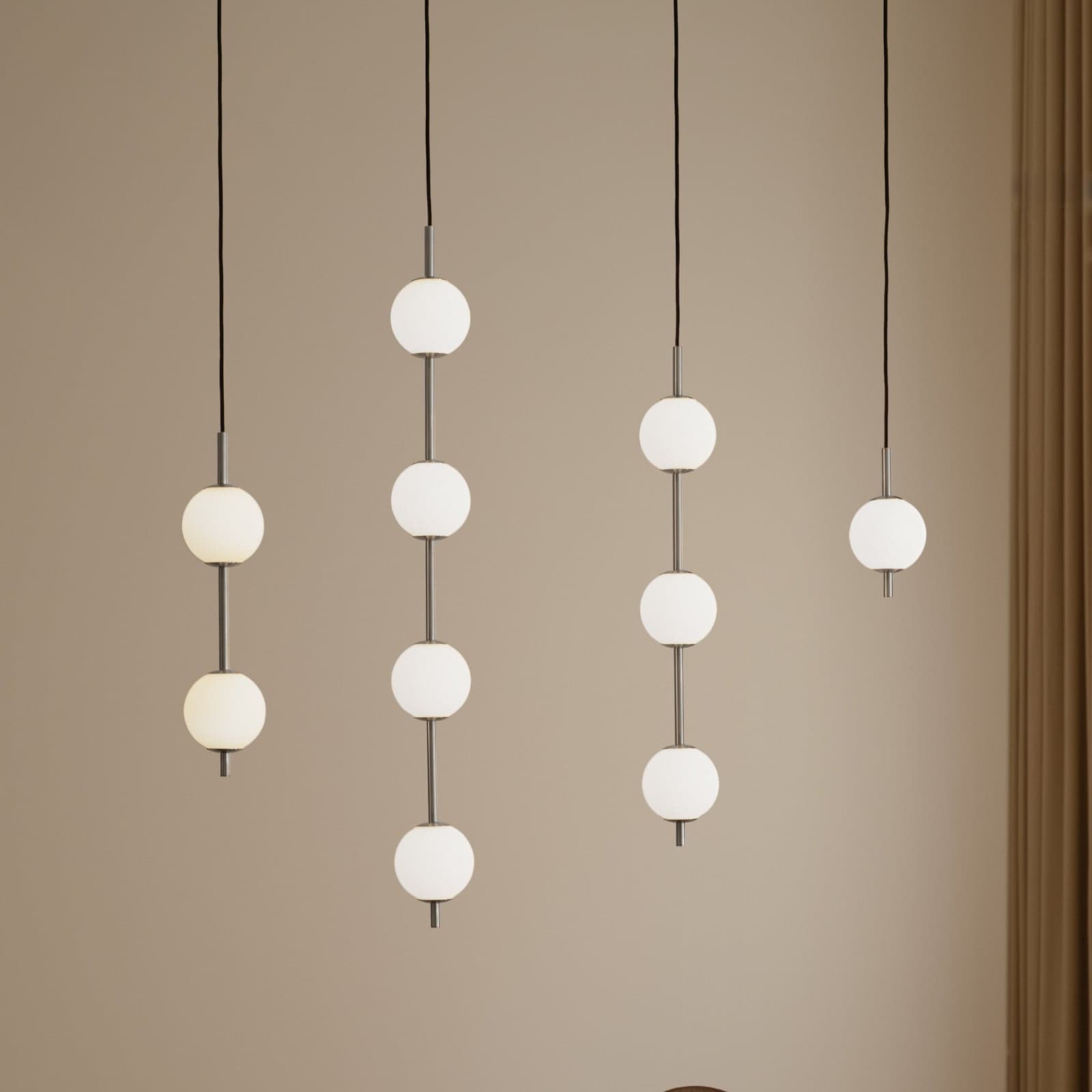 Audrey LED-riippuvalaisin, teräksenvärinen, 4-lamppuinen, Ø 12 cm UMAGE - Olohuone - Design - Metalli - Monilamppuinen