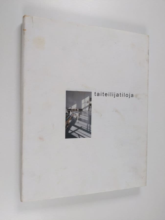 Jussi Tiainen : Taiteilijatiloja = Artists' studios